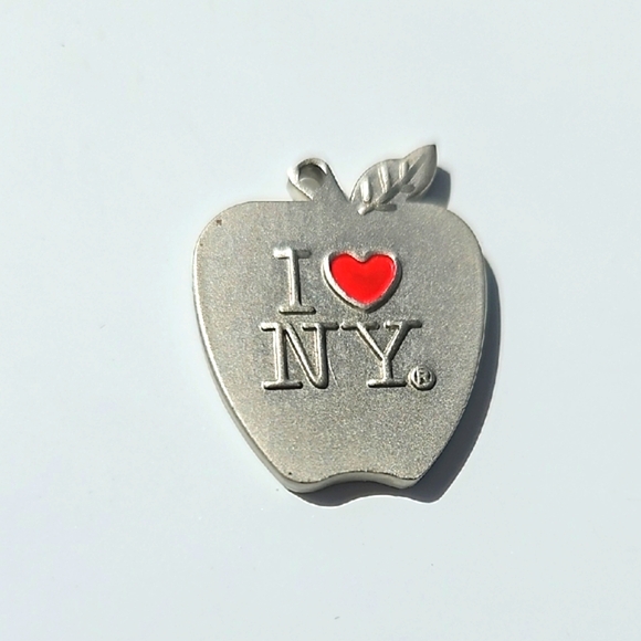 Silver I❤️NY Apple Pendant - Picture 1 of 4